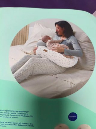 Cojín de lactancia estampado floral marca Jane