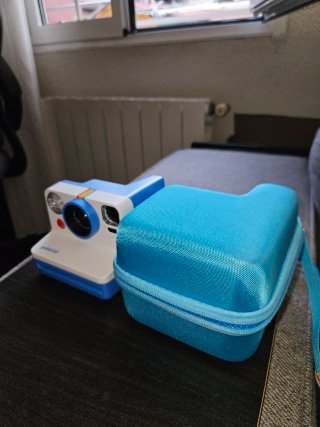 Cámara Polaroid Now G2 Azul/Blanca + Funda