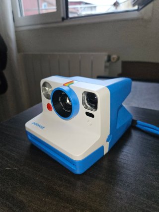 Cámara Polaroid Now G2 Azul/Blanca + Funda