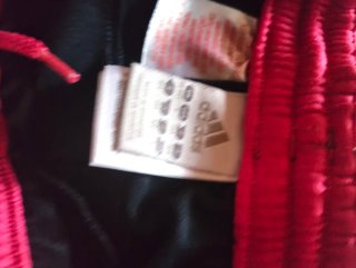 Pantalón deportivo Adidas negro con detalle rosa