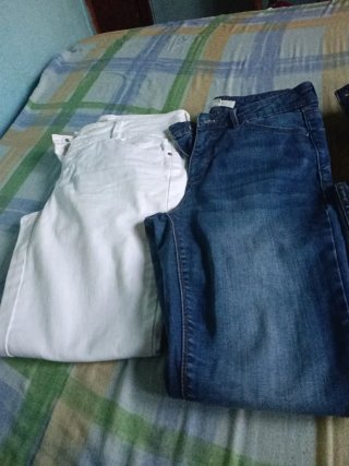 Lote de vaqueros: azul y blanco
