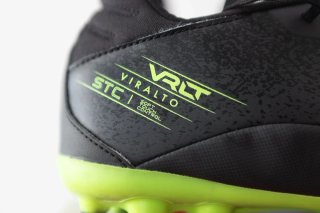 Zapatillas de fútbol negras y verdes
