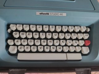Máquina de escribir Olivetti Studio 46 azul