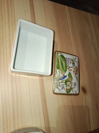 Caja y cenicero de porcelana con aves