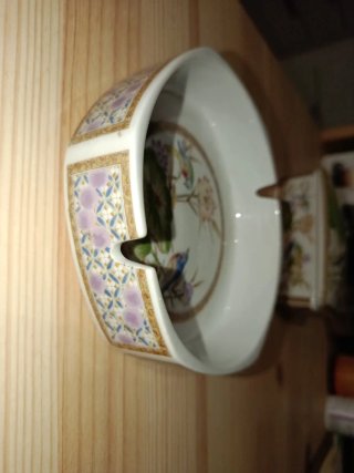 Caja y cenicero de porcelana con aves