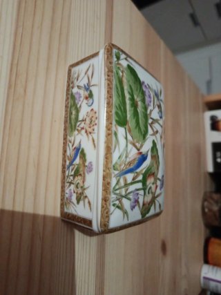 Caja y cenicero de porcelana con aves