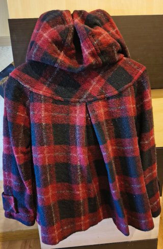 Abrigo Zara cuadros rojo y negro talla M