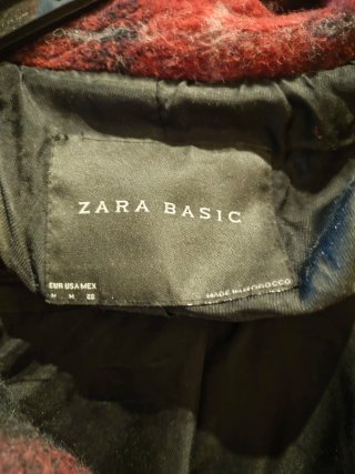Abrigo Zara cuadros rojo y negro talla M