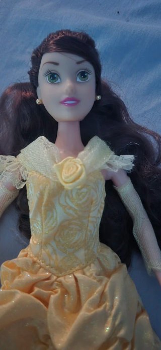 Muñeca Princesa Bella Vestido Amarillo