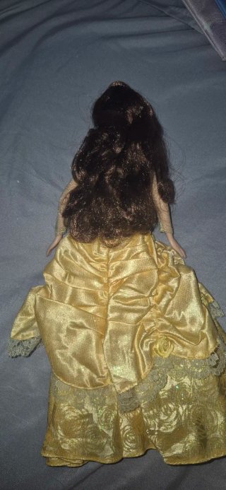 Muñeca Princesa Bella Vestido Amarillo