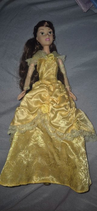 Muñeca Princesa Bella Vestido Amarillo