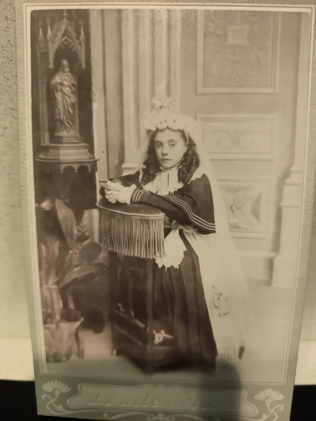 Fotografía antigua Primera Comunión J. Valle Vic