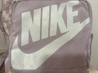 Mochila Nike Morada y Blanca
