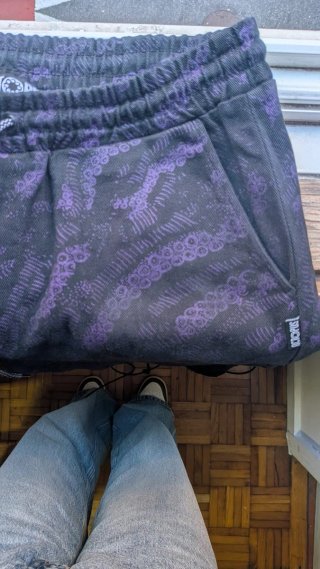 Pantalones Octopus negros y morados