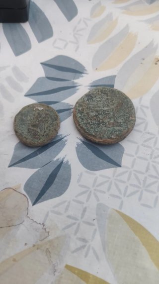 Lotto di 2 antiche monete romane
