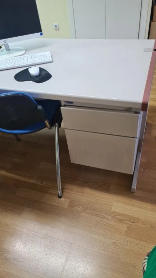 Tavolo da ufficio metallico con 2 cassetti