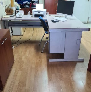 Tavolo da ufficio metallico con 2 cassetti