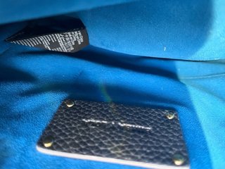 Bolso Bimba y Lola piel azul y cremallera dorada.