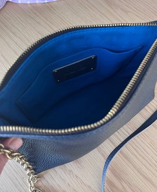 Bolso Bimba y Lola piel azul y cremallera dorada.
