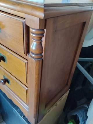 2 camas madera noble + mesita