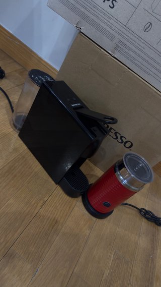 Cafetera Nespresso Essenza Mini + Aeroccino 3