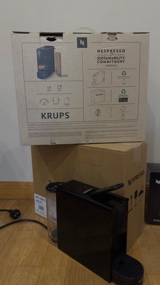 Cafetera Nespresso Essenza Mini + Aeroccino 3