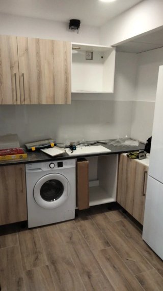 Carpintero profesional: Montaje puertas y muebles