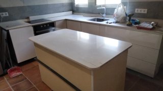 Carpintero profesional: Montaje puertas y muebles