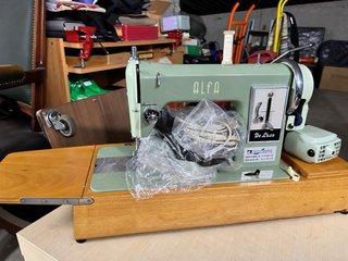 Máquina de coser Alfa De Luxe vintage