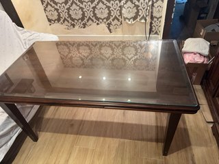 Mesa de comedor de madera maciza y cristal