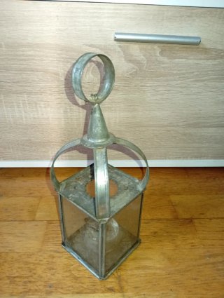 Lámpara de aceite antigua