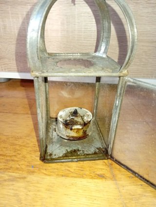 Lámpara de aceite antigua