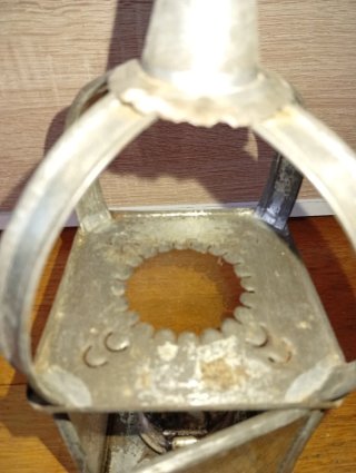 Lámpara de aceite antigua