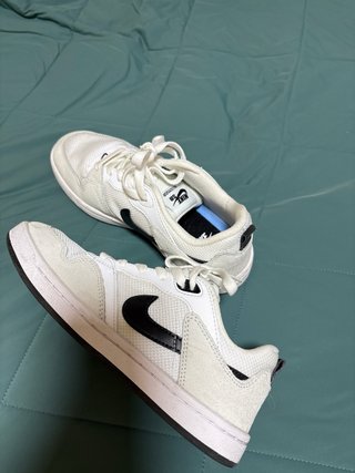 Deportivas Nike Blancas y Negras