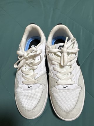 Deportivas Nike Blancas y Negras