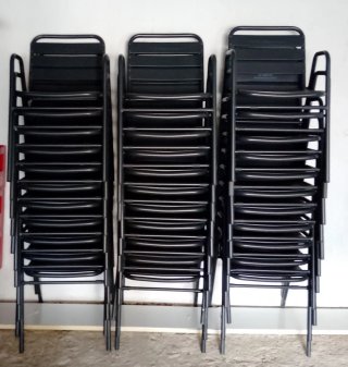 33 sillas de aluminio apilables