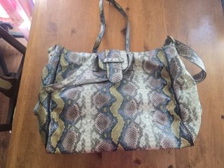 Bolso moderno estampado piel serpiente