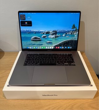 MacBook Pro 16” i9 16GB 1TB SSD Radeon Pro 5500M