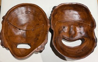 Máscaras griegas antiguas de cerámica.