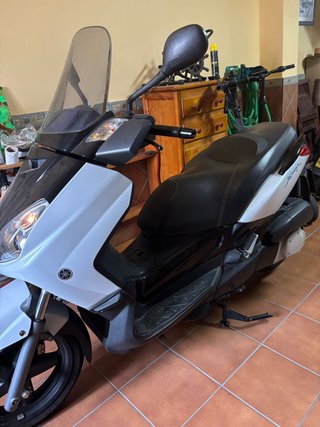 Yamaha Xmax 250 Maxi Scooter