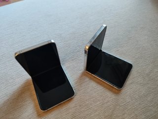 2 Samsung Galaxy Z Flip 5