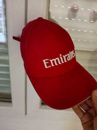 Gorra Emirates Roja