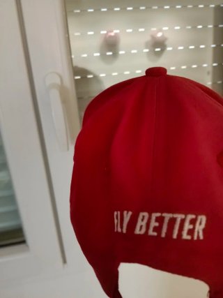 Gorra Emirates Roja