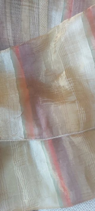 Tende con design a righe verticali in vari toni