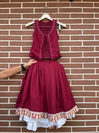 Traje Euskaldantza Beige y Rojo Talla Única