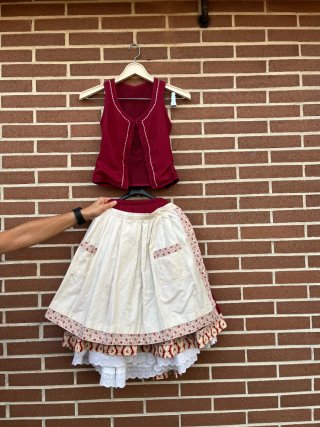 Traje Euskaldantza Beige y Rojo Talla Única