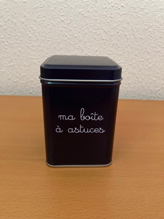 2,5€/caja. 2 cajas metálicas pequeñas