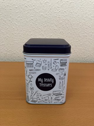 2,5€/caja. 2 cajas metálicas pequeñas