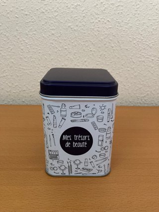 2,5€/caja. 2 cajas metálicas pequeñas
