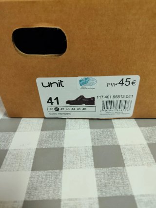 Zapatos de vestir marrones, con cordones